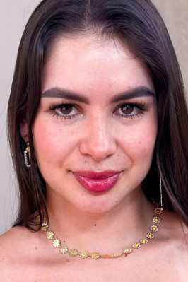 Sofi Gomez from VRLATINA